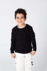 بلوزة أساسية للأولاد برقبة دائرية مصنوعة من بلوفر ناعم