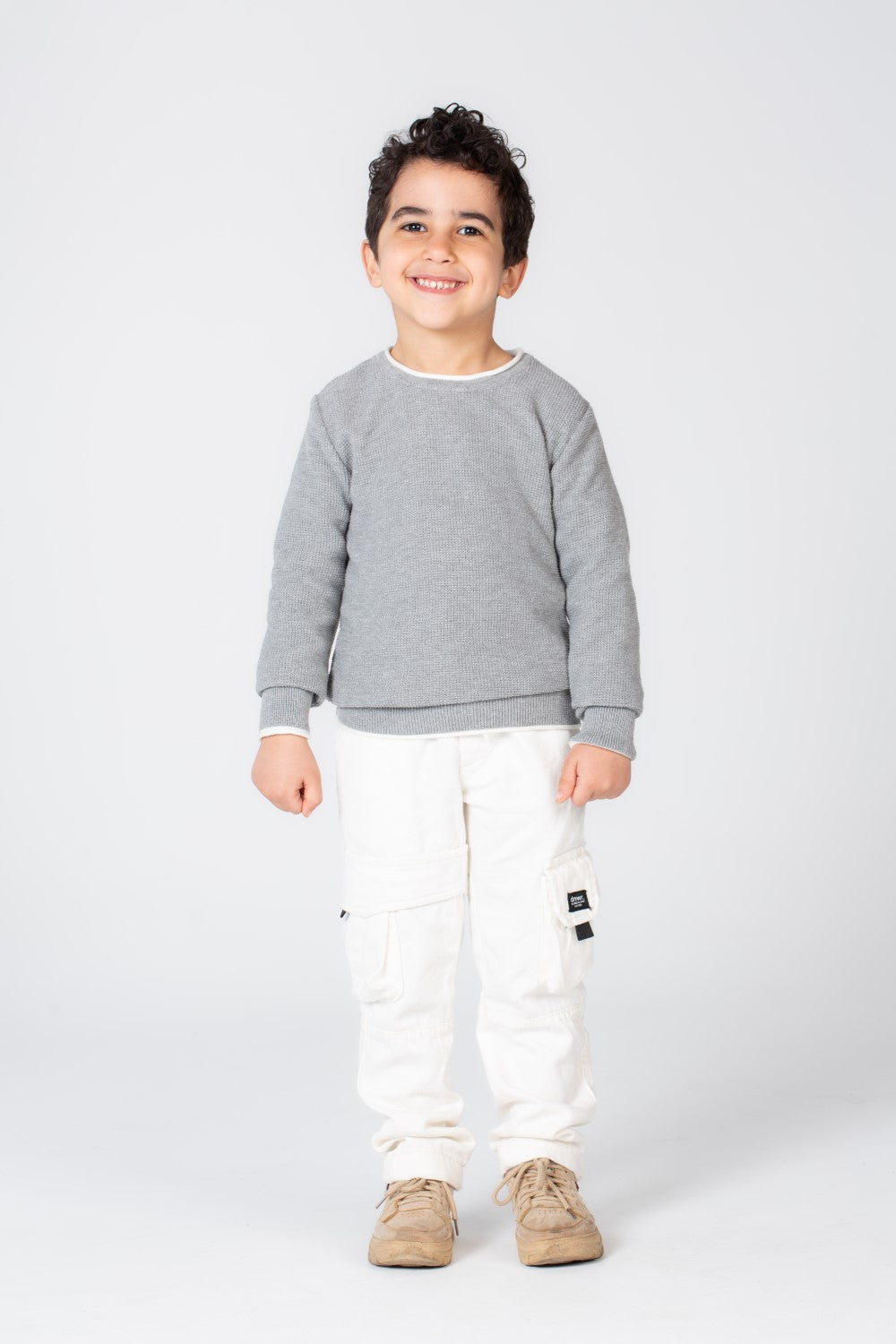 بلوزة أساسية للأولاد برقبة دائرية مصنوعة من بلوفر ناعم