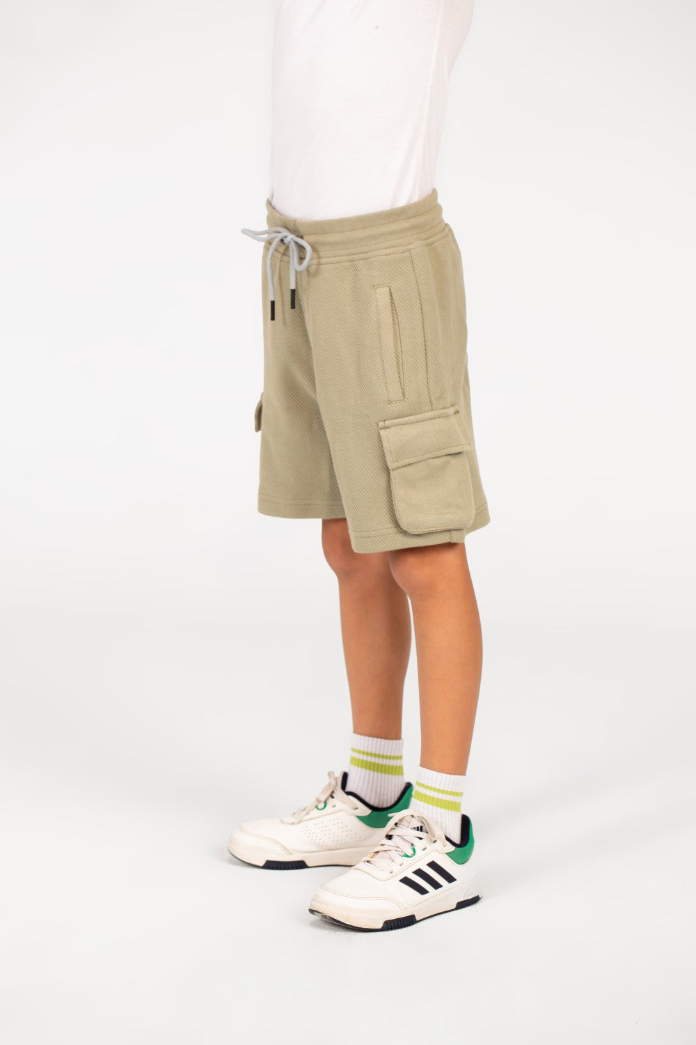 شورت ميلتون للأولاد بحزام خصر مطاطي وجيب خلفي