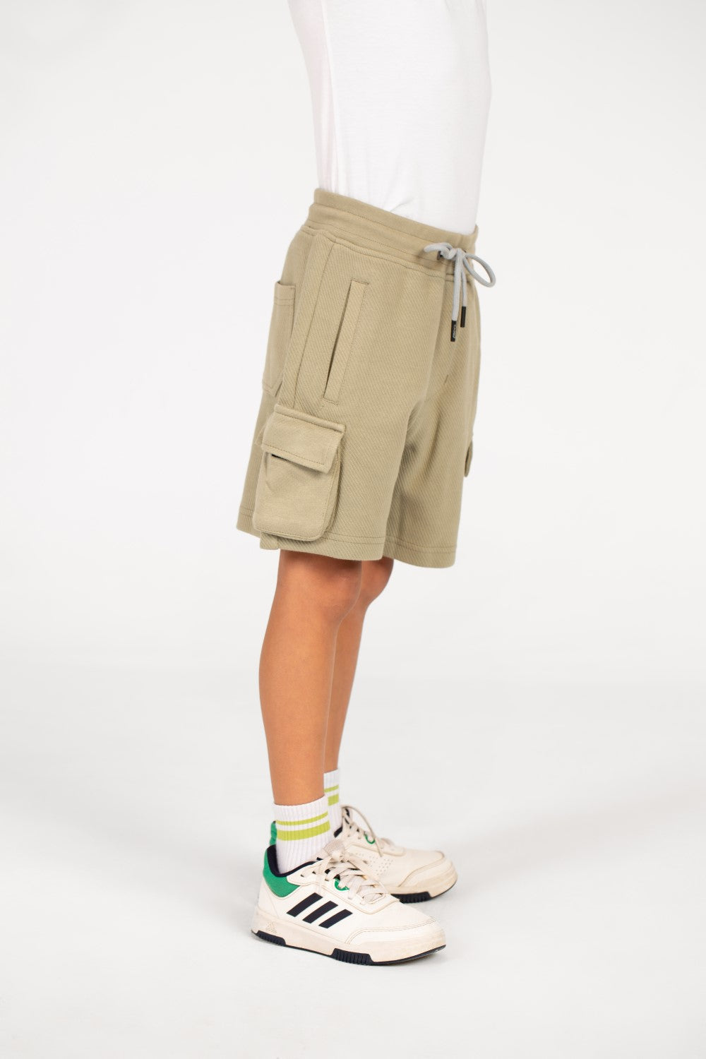 شورت ميلتون للأولاد بحزام خصر مطاطي وجيب خلفي