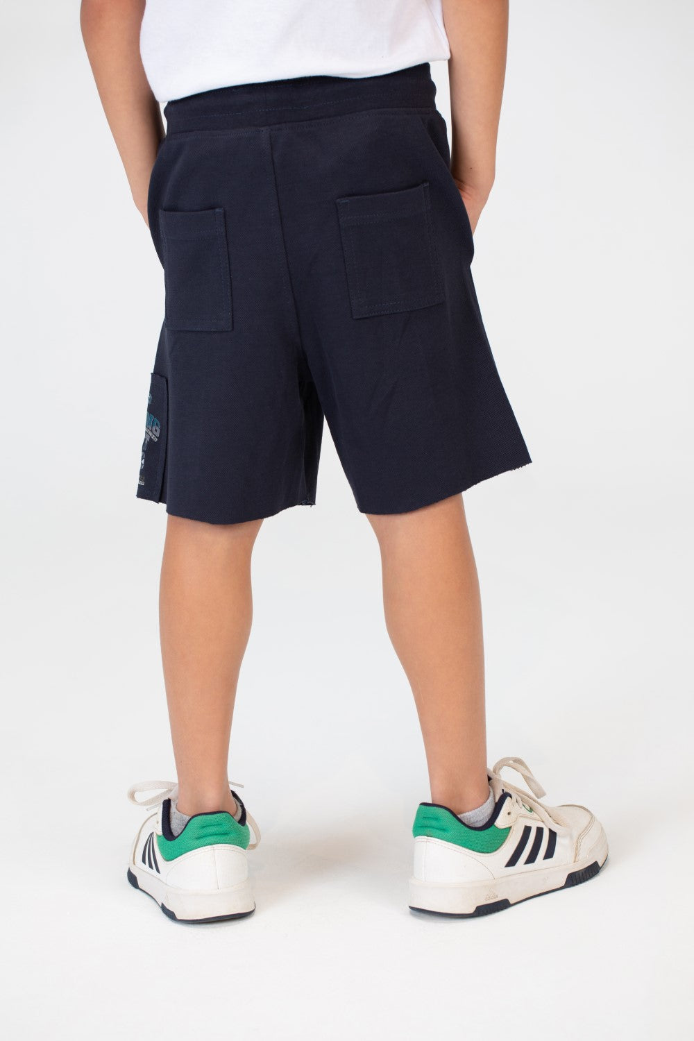 شورت ميلتون للأولاد بحزام خصر مطاطي وجيوب أمامية وخلفية