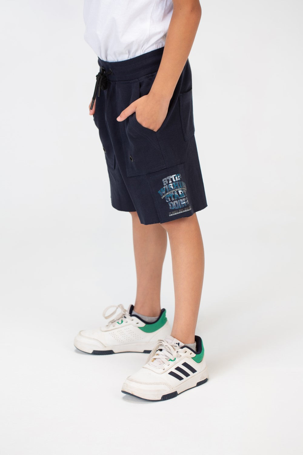 شورت ميلتون للأولاد بحزام خصر مطاطي وجيوب أمامية وخلفية