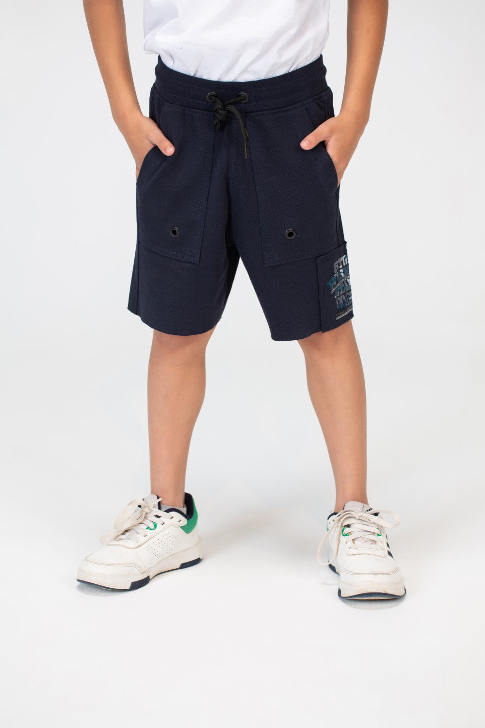 شورت ميلتون للأولاد بحزام خصر مطاطي وجيوب أمامية وخلفية