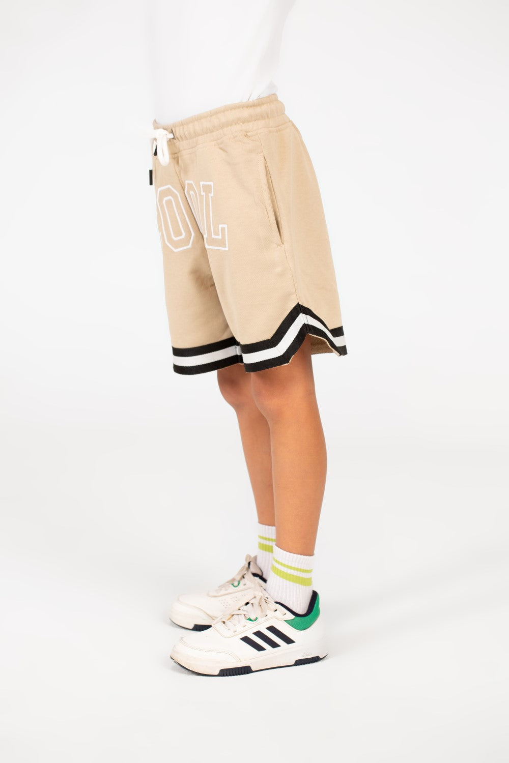 شورت ميلتون بطبعة رائعة ومخطّطين للأولاد