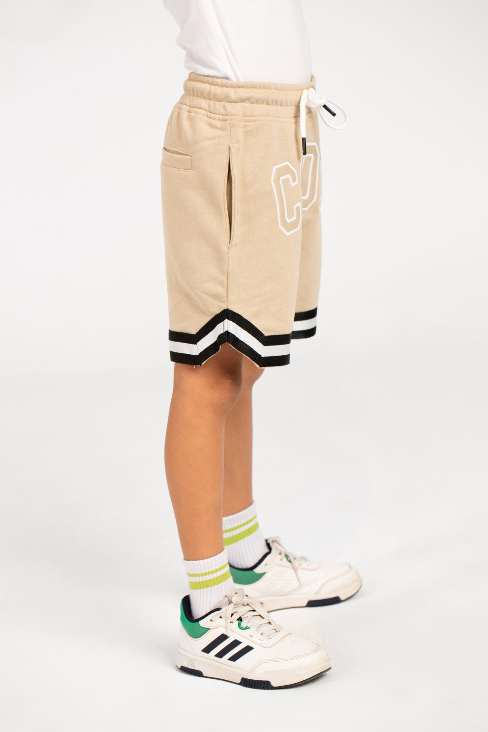 شورت ميلتون بطبعة رائعة ومخطّطين للأولاد