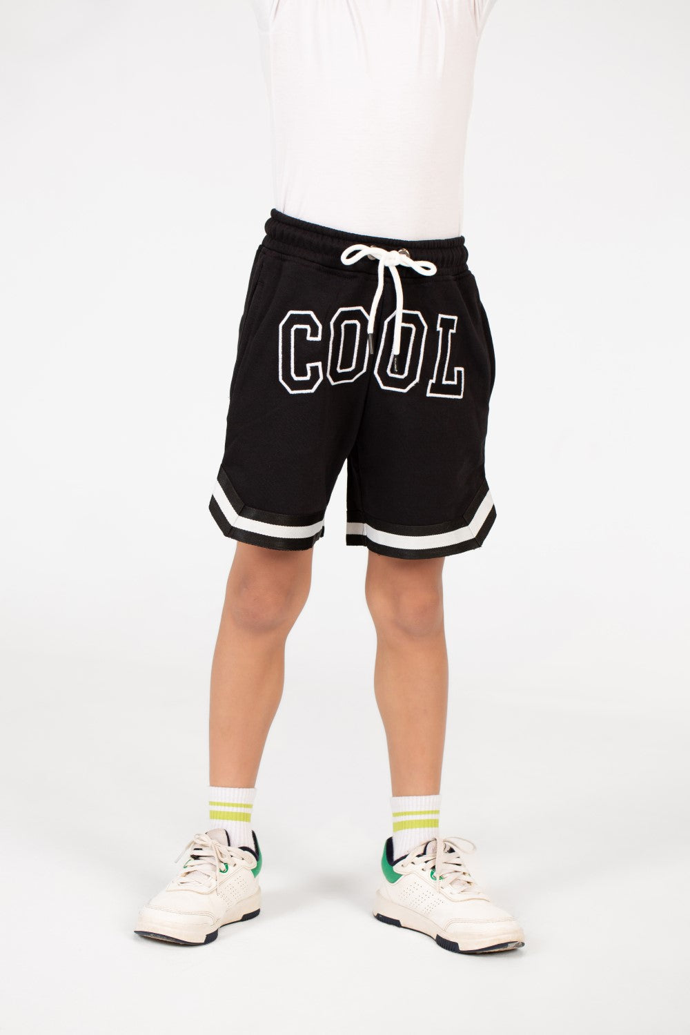 شورت ميلتون بطبعة رائعة ومخطّطين للأولاد