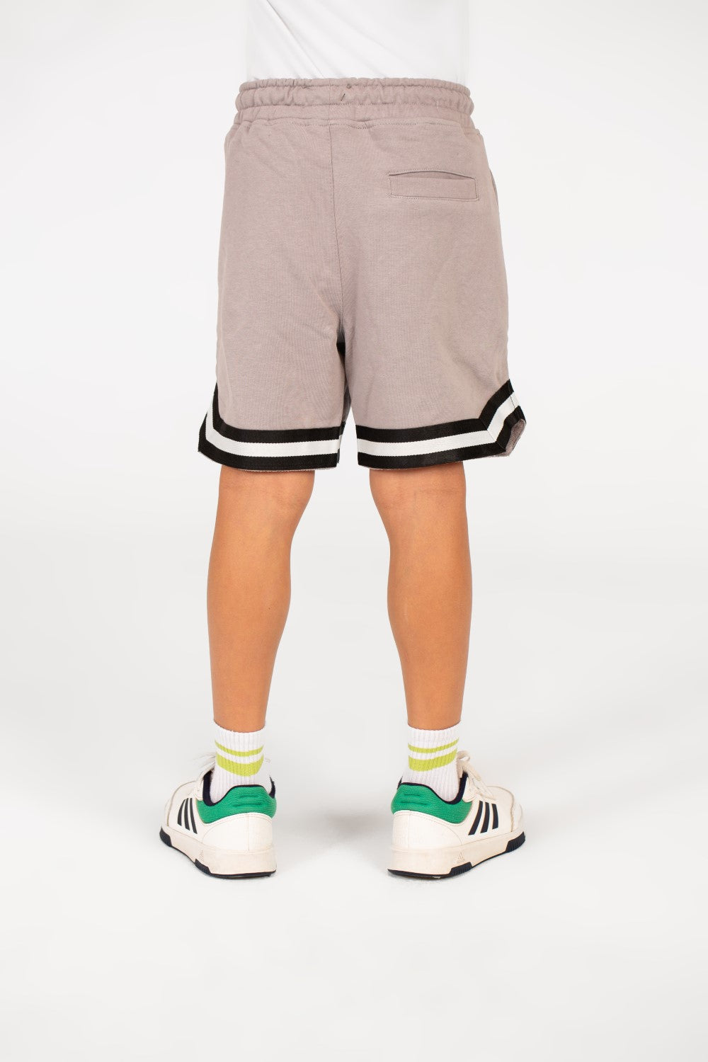 شورت ميلتون بطبعة رائعة ومخطّطين للأولاد