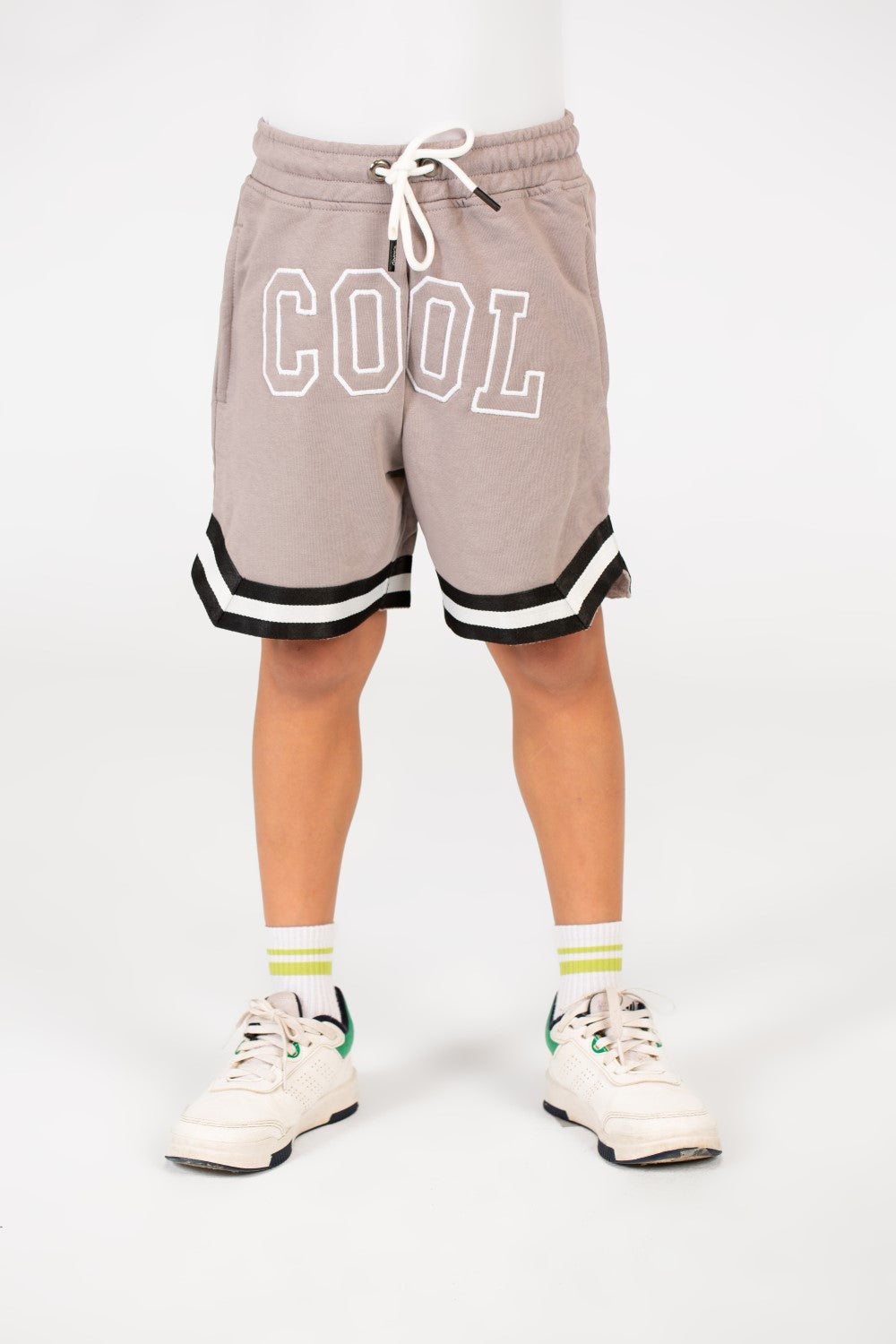 شورت ميلتون بطبعة رائعة ومخطّطين للأولاد