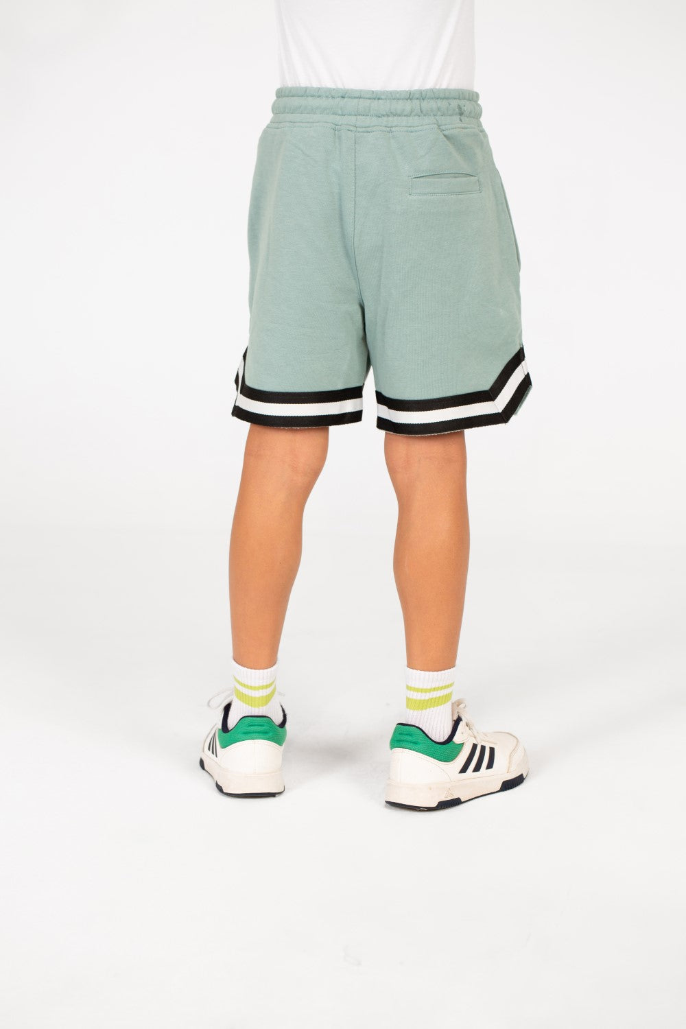 شورت ميلتون بطبعة رائعة ومخطّطين للأولاد