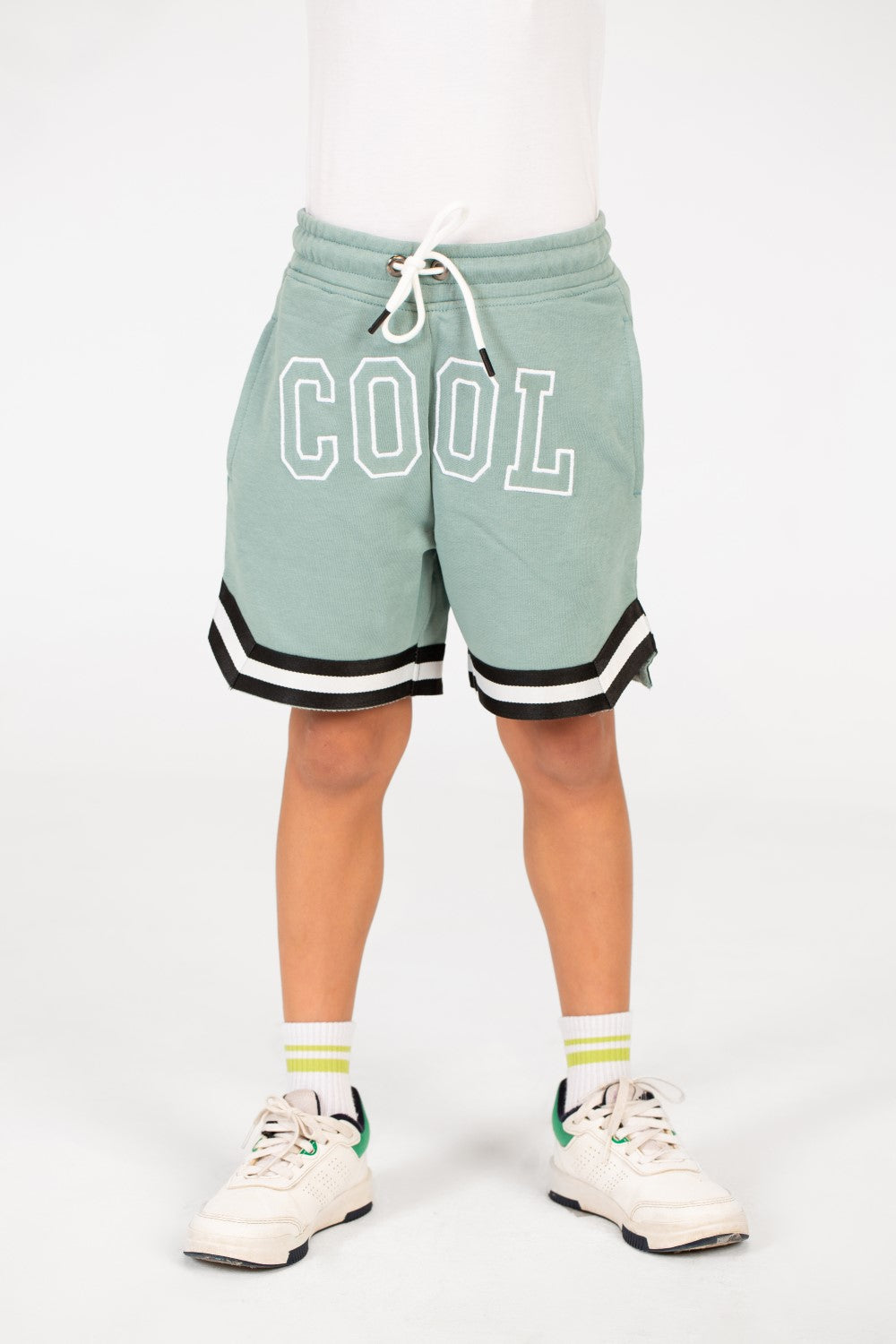 شورت ميلتون بطبعة رائعة ومخطّطين للأولاد