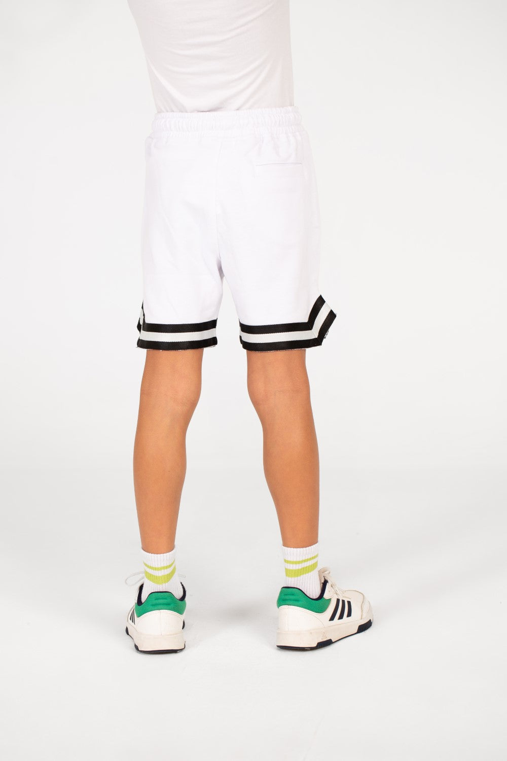 شورت ميلتون بطبعة رائعة ومخطّطين للأولاد