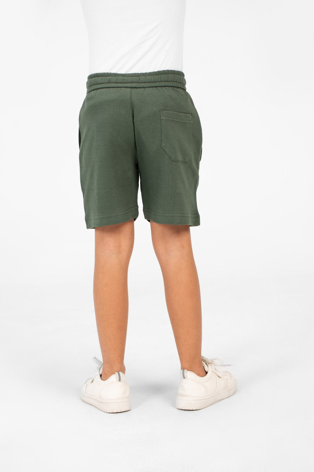 شورت ميلتون للأولاد بحزام خصر مطاطي وجيوب جانبية بتصميم عصري