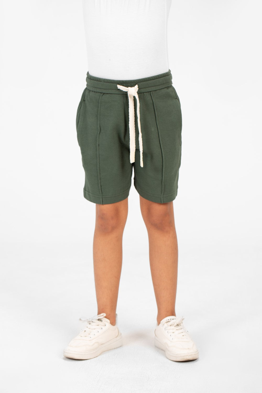 شورت ميلتون للأولاد بحزام خصر مطاطي وجيوب جانبية بتصميم عصري