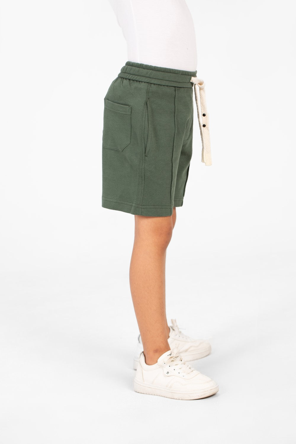 شورت ميلتون للأولاد بحزام خصر مطاطي وجيوب جانبية بتصميم عصري