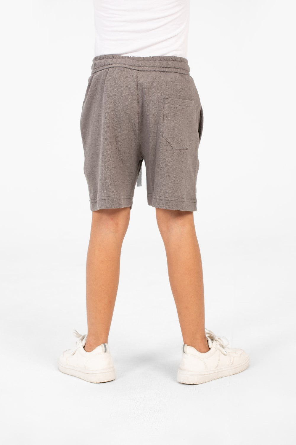 شورت ميلتون للأولاد بحزام خصر مطاطي وجيوب جانبية بتصميم عصري