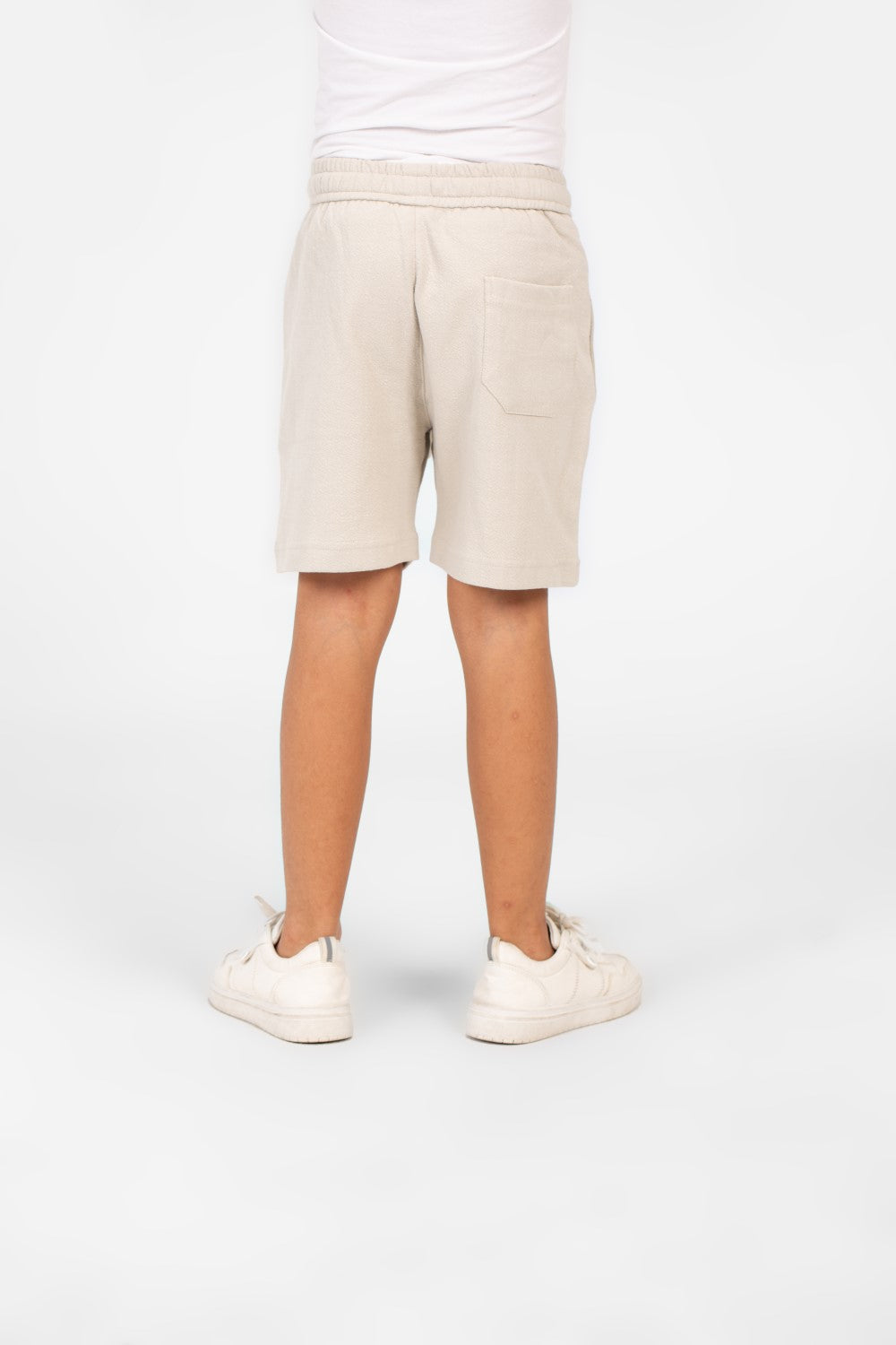 شورت ميلتون للأولاد بحزام خصر مطاطي وجيوب جانبية بتصميم عصري