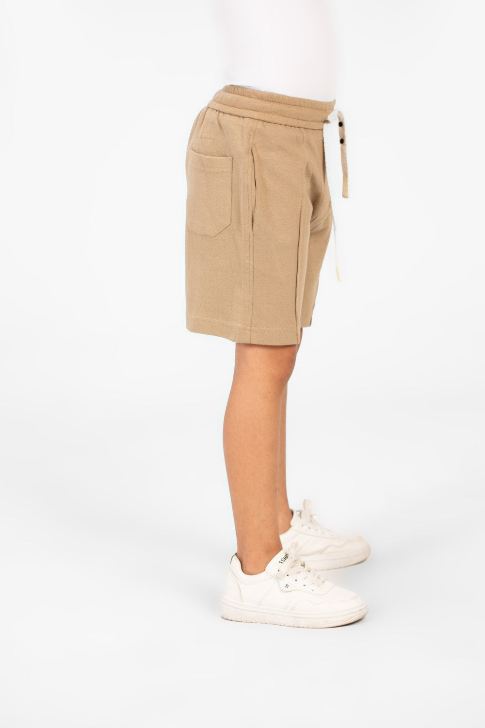 شورت ميلتون للأولاد بحزام خصر مطاطي وجيوب جانبية بتصميم عصري