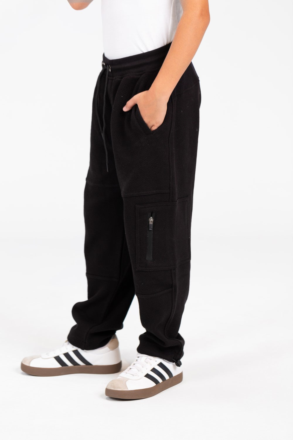Boy's Sweatpants With Drawstring In The Middle And Side Pockets