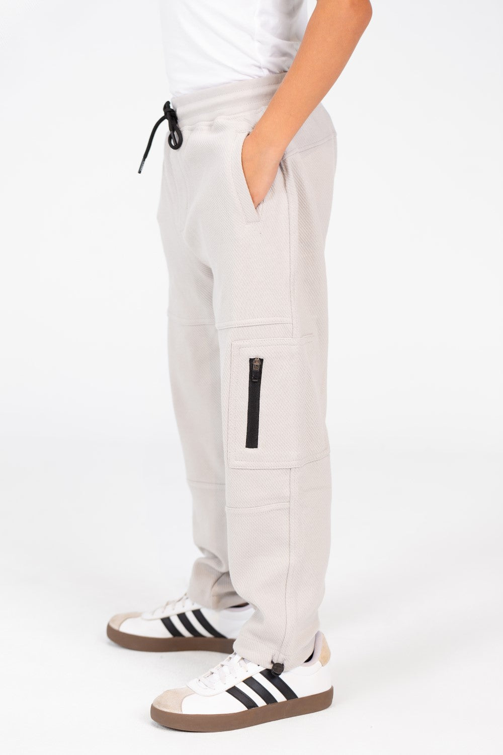Boy's Sweatpants With Drawstring In The Middle And Side Pockets