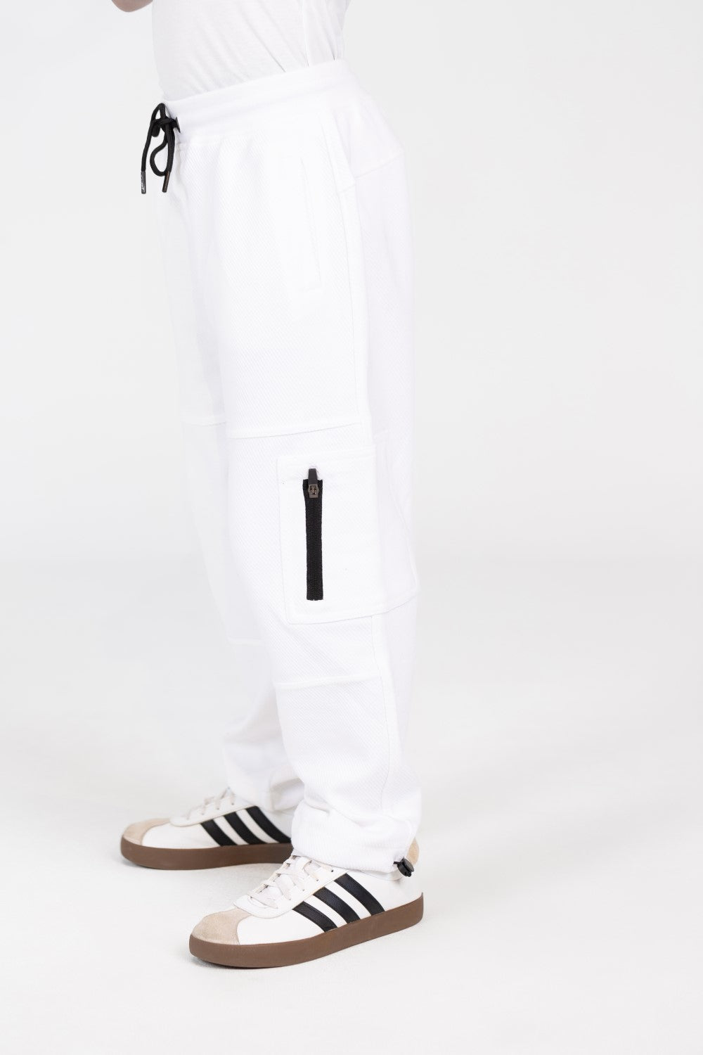 Boy's Sweatpants With Drawstring In The Middle And Side Pockets
