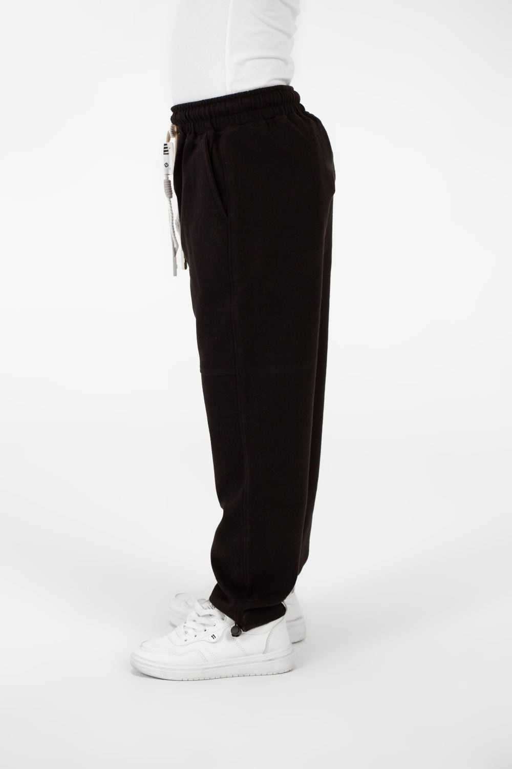 Boys' Oversized Sweatpants With Elastic Waistband And Pockets In A Modern Design