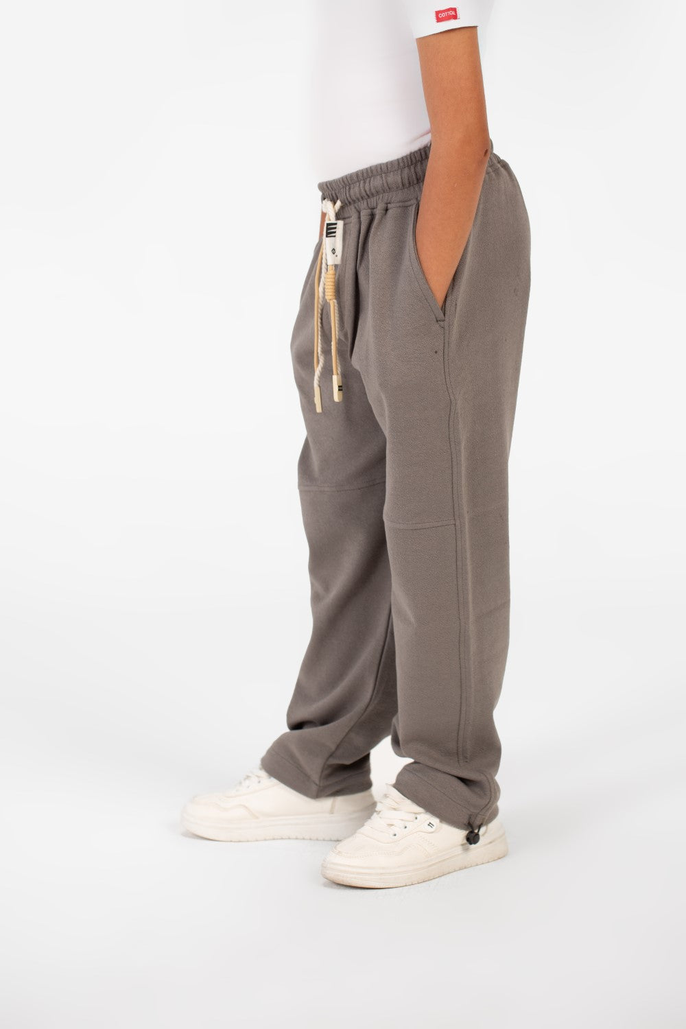 Boys' Oversized Sweatpants With Elastic Waistband And Pockets In A Modern Design