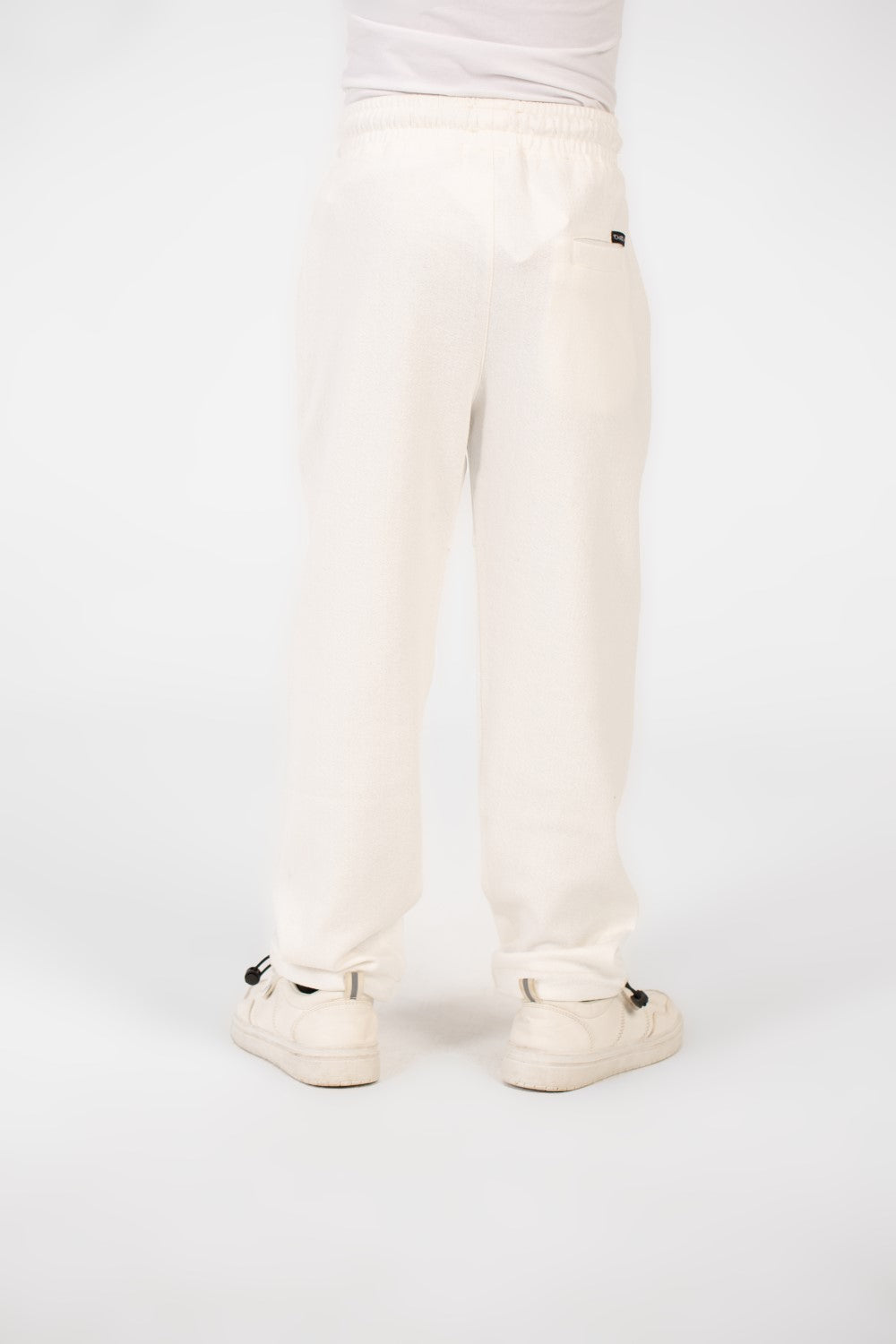 Boys' Oversized Sweatpants With Elastic Waistband And Pockets In A Modern Design