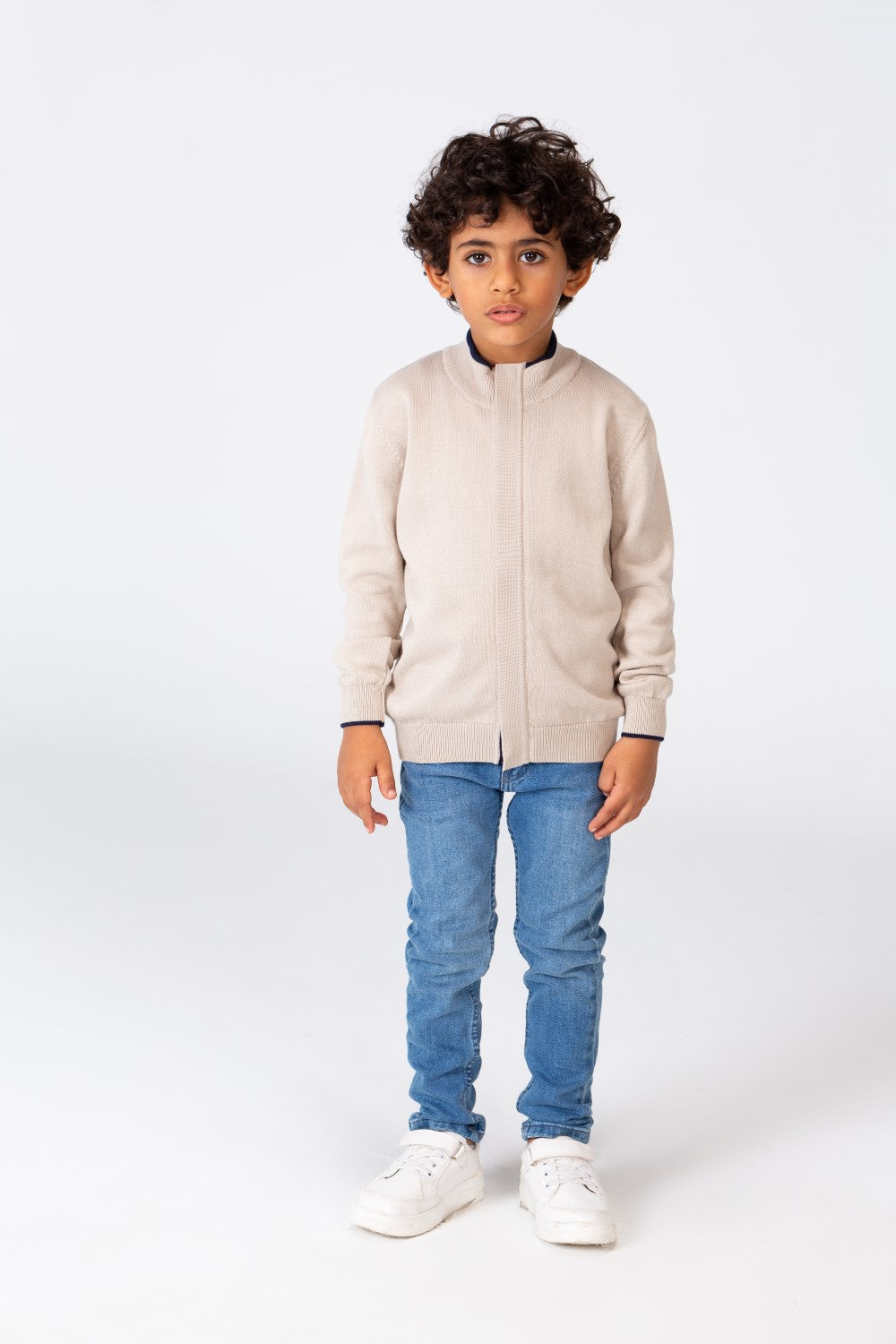 سترة صوفية بأكمام طويلة وياقة دائرية للأولاد