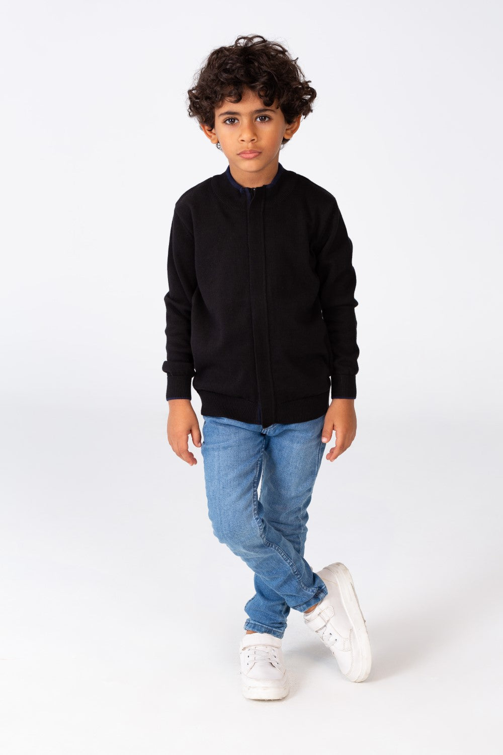 سترة صوفية بأكمام طويلة وياقة دائرية للأولاد