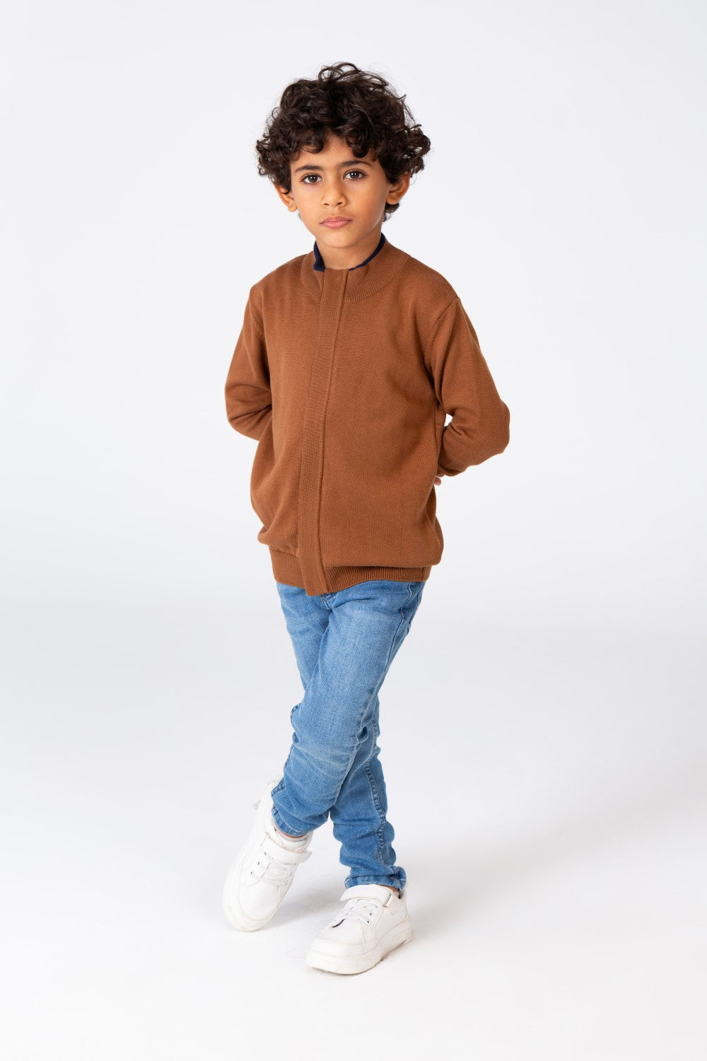 سترة صوفية بأكمام طويلة وياقة دائرية للأولاد