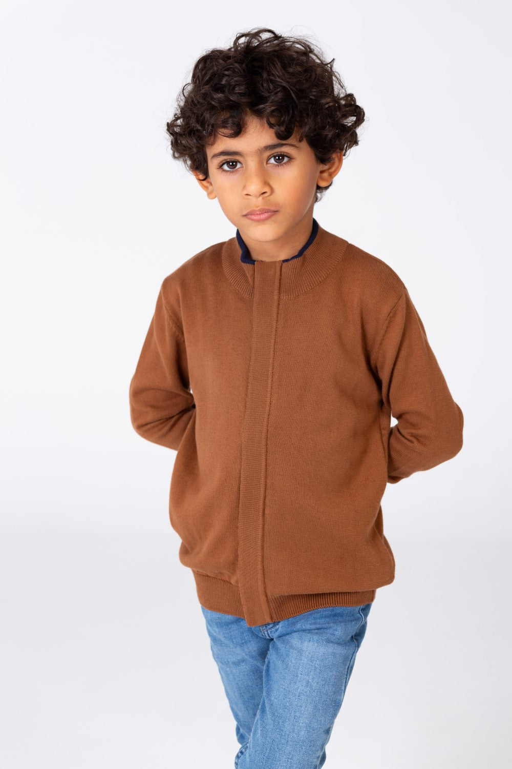 سترة صوفية بأكمام طويلة وياقة دائرية للأولاد