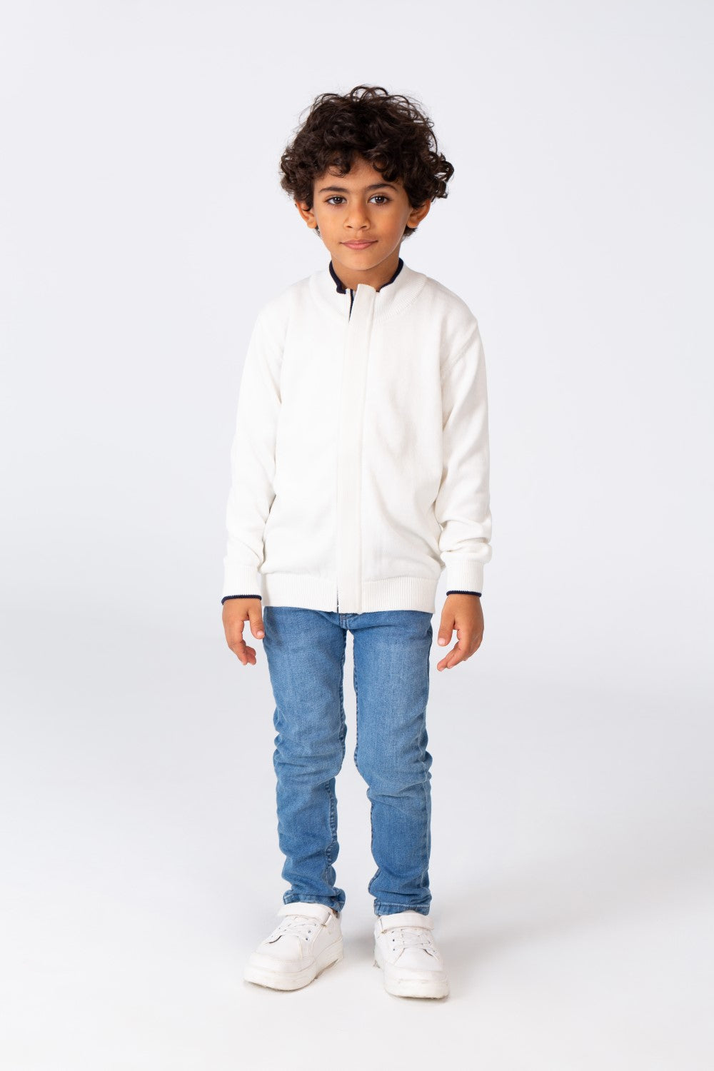 سترة صوفية بأكمام طويلة وياقة دائرية للأولاد