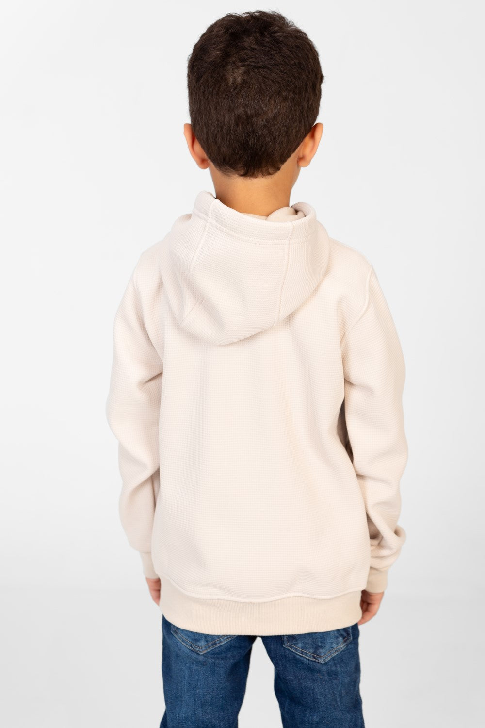 سويت شيرت بغطاء رأس للأولاد مع طباعة أمامية وجيب كنغر