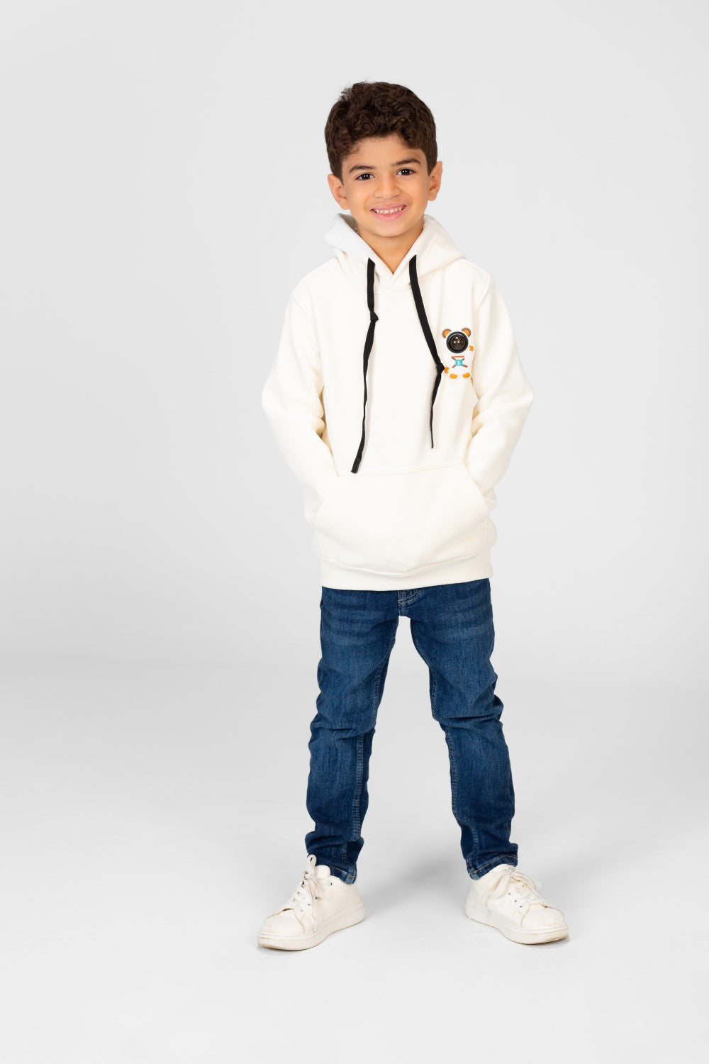 سويت شيرت بغطاء رأس للأولاد مع طباعة أمامية وجيب كنغر