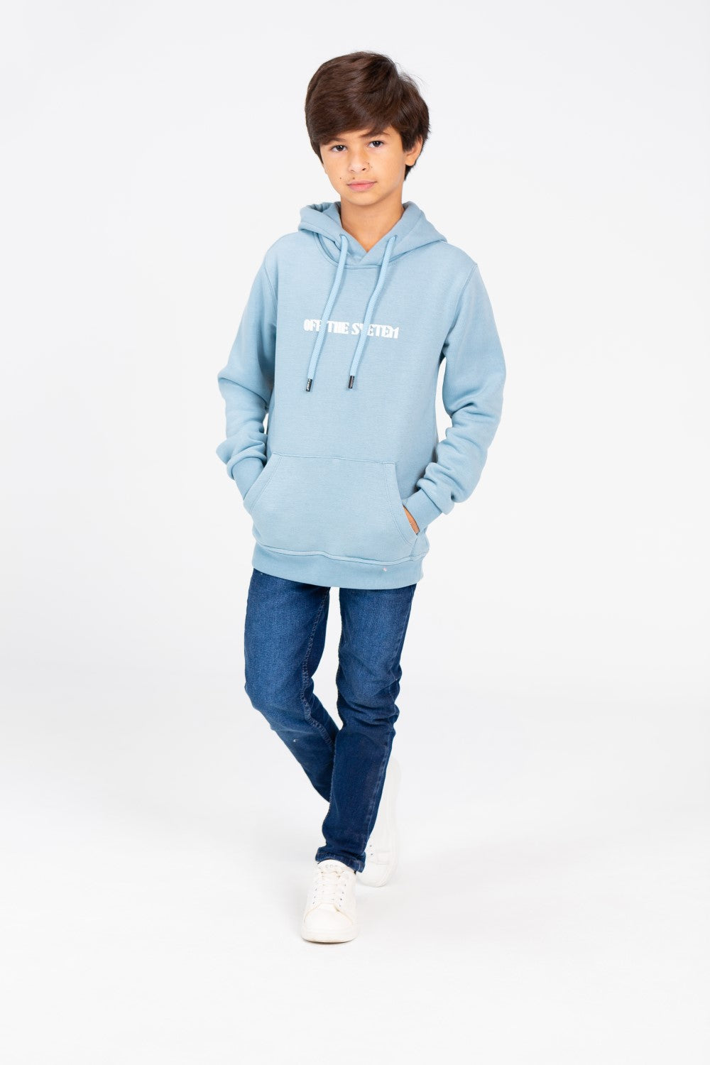 سويت شيرت للأولاد بغطاء رأس مع طباعة نصية على المقدمة