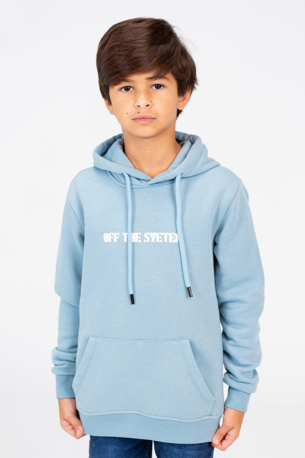 سويت شيرت للأولاد بغطاء رأس مع طباعة نصية على المقدمة