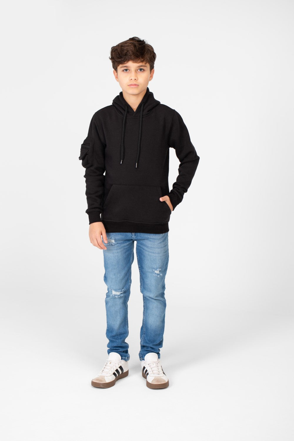 سويت شيرت للأولاد بغطاء رأس وجيب على الأكمام