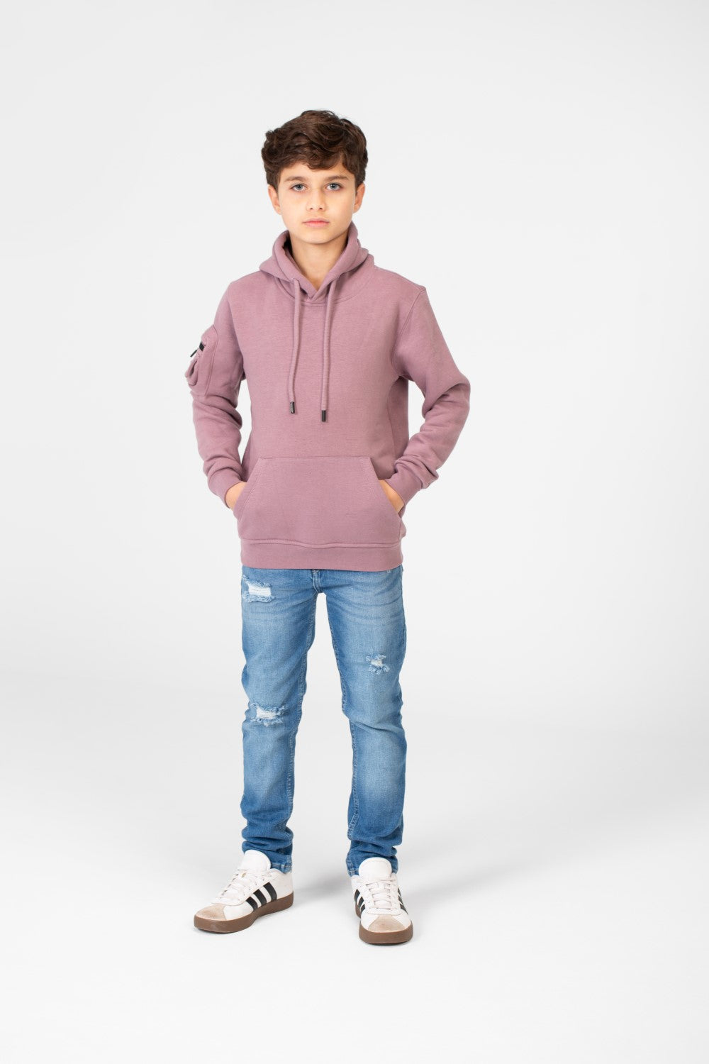 سويت شيرت للأولاد بغطاء رأس وجيب على الأكمام