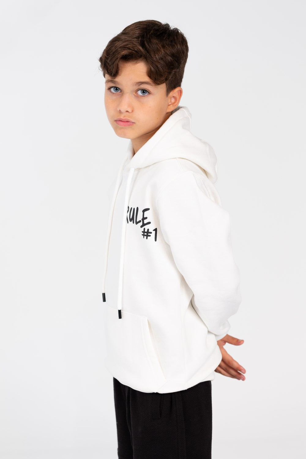 سويت شيرت بغطاء رأس للأولاد مع جيب كنغر وطبعة