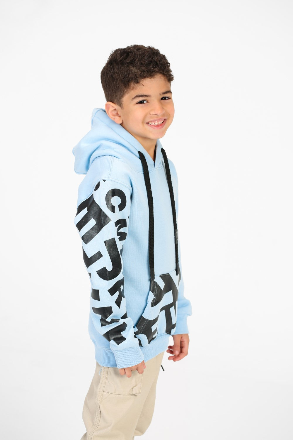 سويت شيرت بغطاء رأس مطبوع بأكمام وجيوب للأولاد