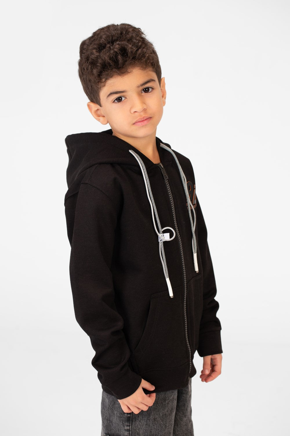 سويت شيرت أساسي للأولاد بغطاء رأس وسحّابات