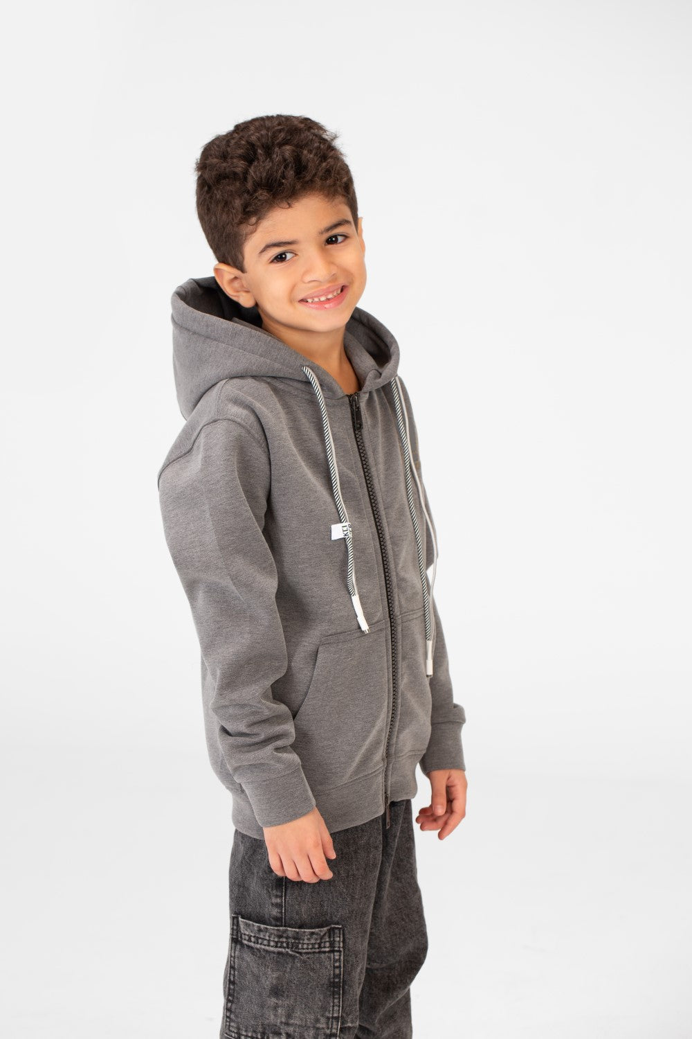 سويت شيرت أساسي للأولاد بغطاء رأس وسحّابات