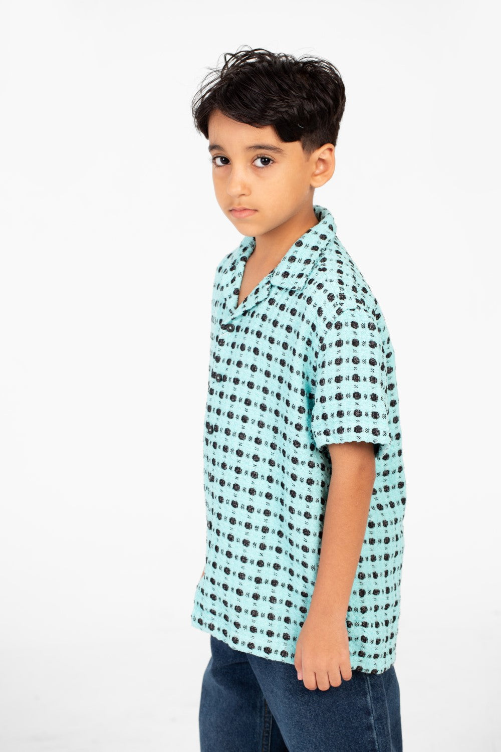 قميص طماطم كتان منقط بأكمام قصيرة للأولاد بتصميم صيفي عصري