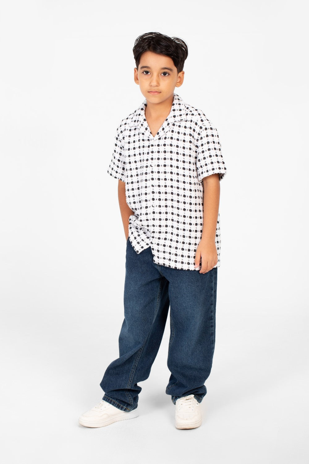 قميص طماطم كتان منقط بأكمام قصيرة للأولاد بتصميم صيفي عصري