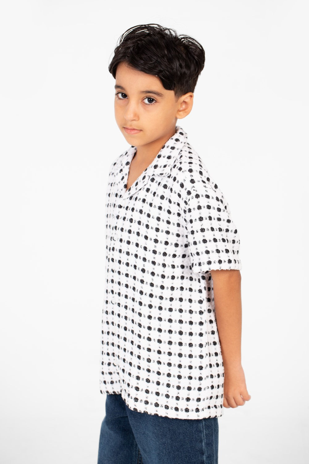 قميص طماطم كتان منقط بأكمام قصيرة للأولاد بتصميم صيفي عصري