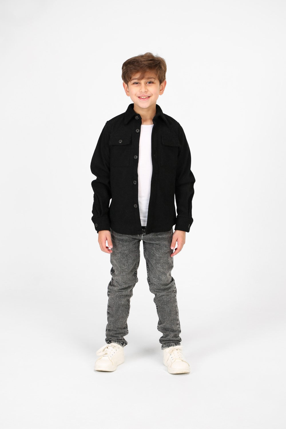 قميص مخملي بأكمام طويلة وأزرار أمامية للأولاد