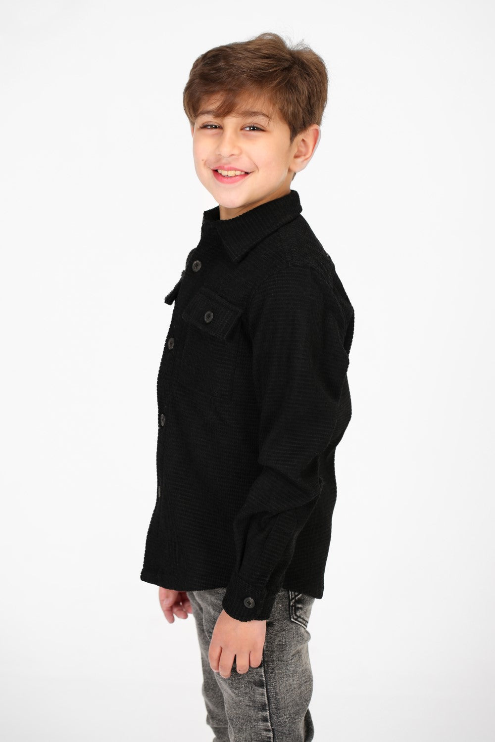 قميص مخملي بأكمام طويلة وأزرار أمامية للأولاد