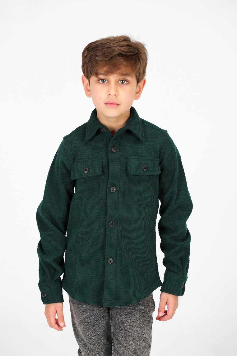 قميص مخملي بأكمام طويلة وأزرار أمامية للأولاد