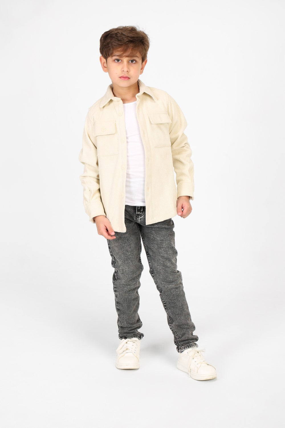 قميص مخملي بأكمام طويلة وأزرار أمامية للأولاد