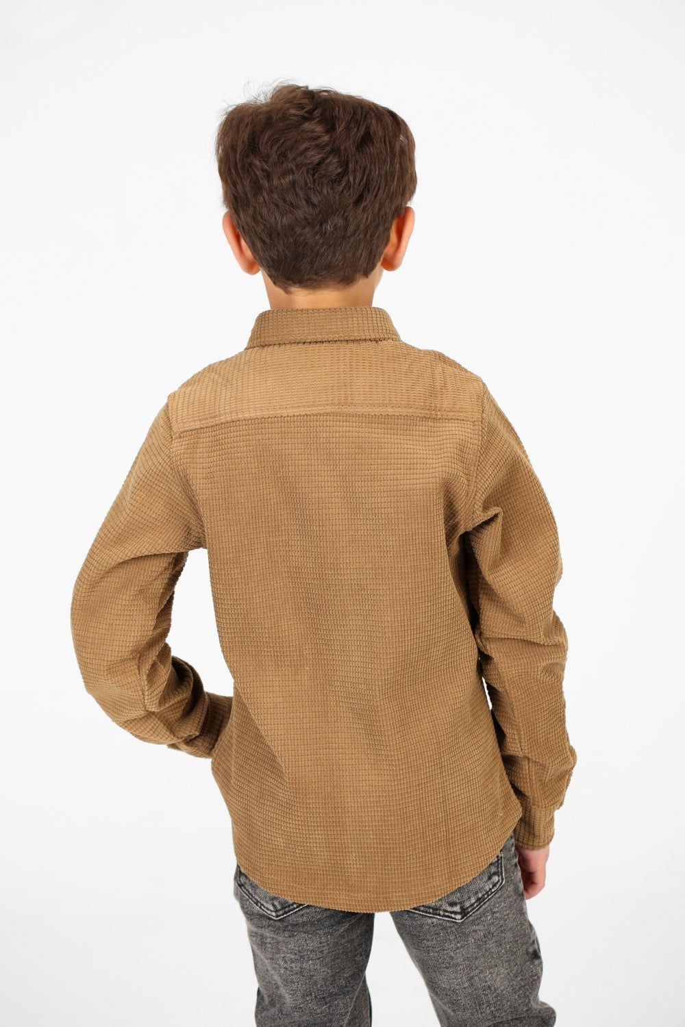 قميص مخملي بأكمام طويلة وأزرار أمامية للأولاد